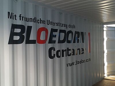 Seecontainer mit Logo 