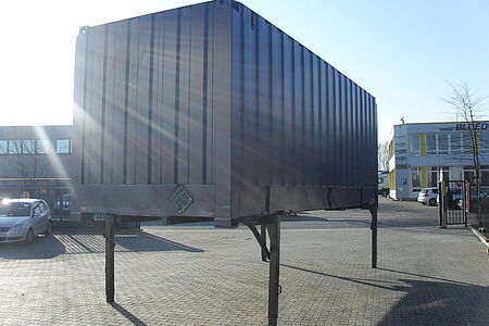 Wechselbrücke auf dem Gelände von Bloedorn Container