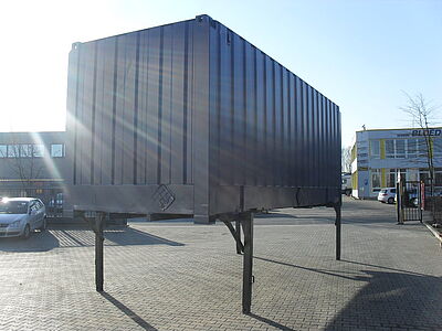 Wechselbrücke auf dem Gelände von Bloedorn Container