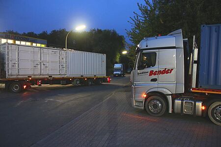 Anlieferung der Container bei Bloedorn