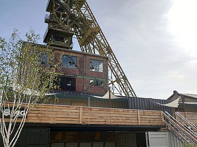 Industriekultur mit Container-Lounge
